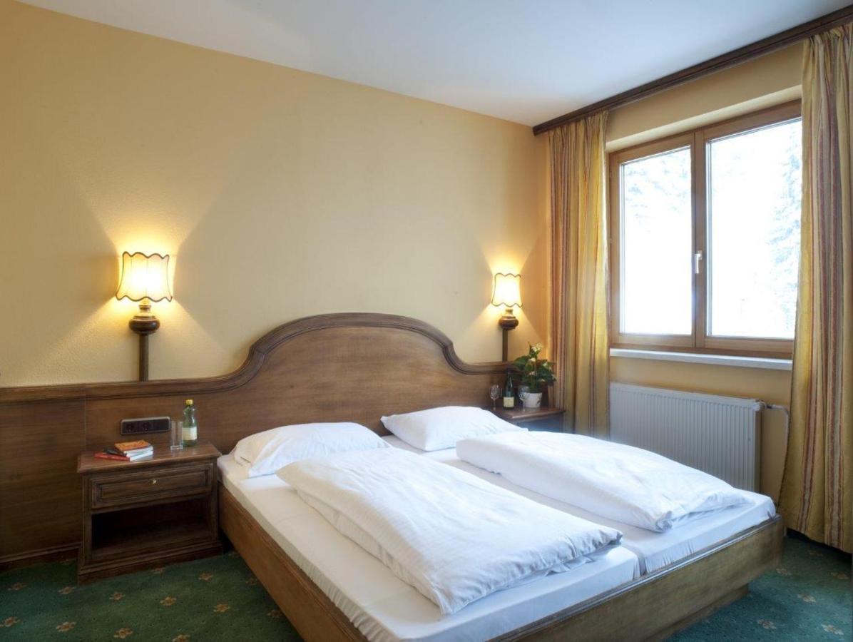 Hotel Hahnbaum Санкт-Йохан Экстерьер фото