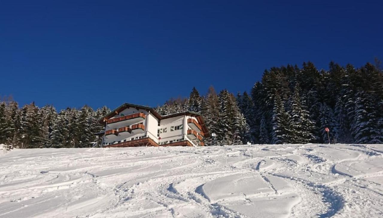 Hotel Hahnbaum Санкт-Йохан Экстерьер фото