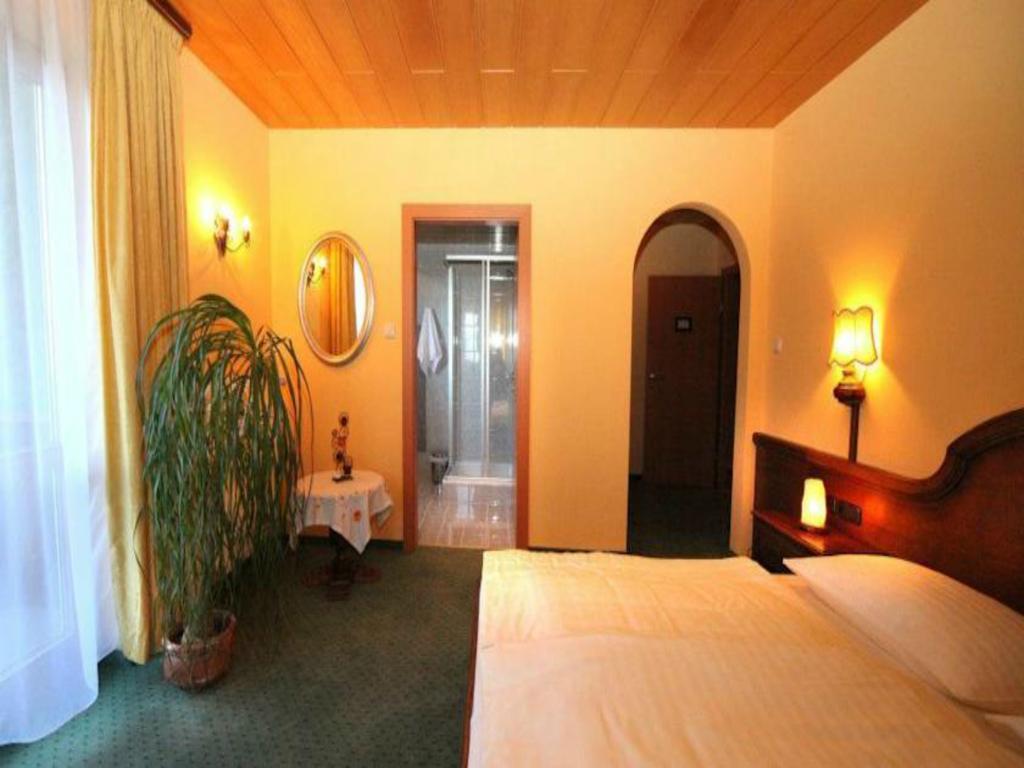 Hotel Hahnbaum Санкт-Йохан Экстерьер фото