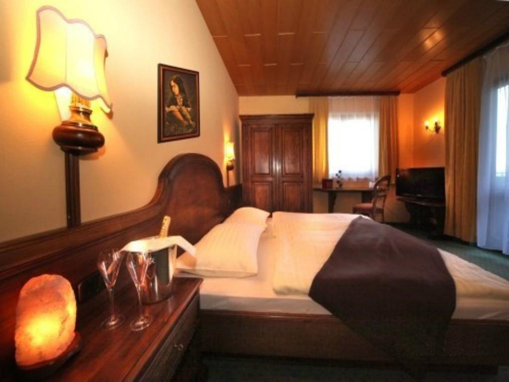 Hotel Hahnbaum Санкт-Йохан Экстерьер фото