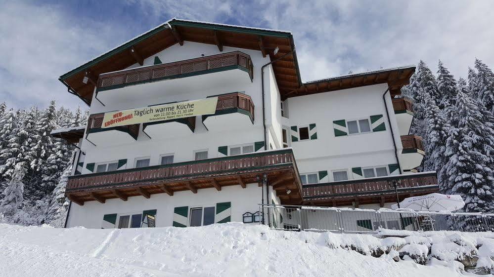 Hotel Hahnbaum Санкт-Йохан Экстерьер фото