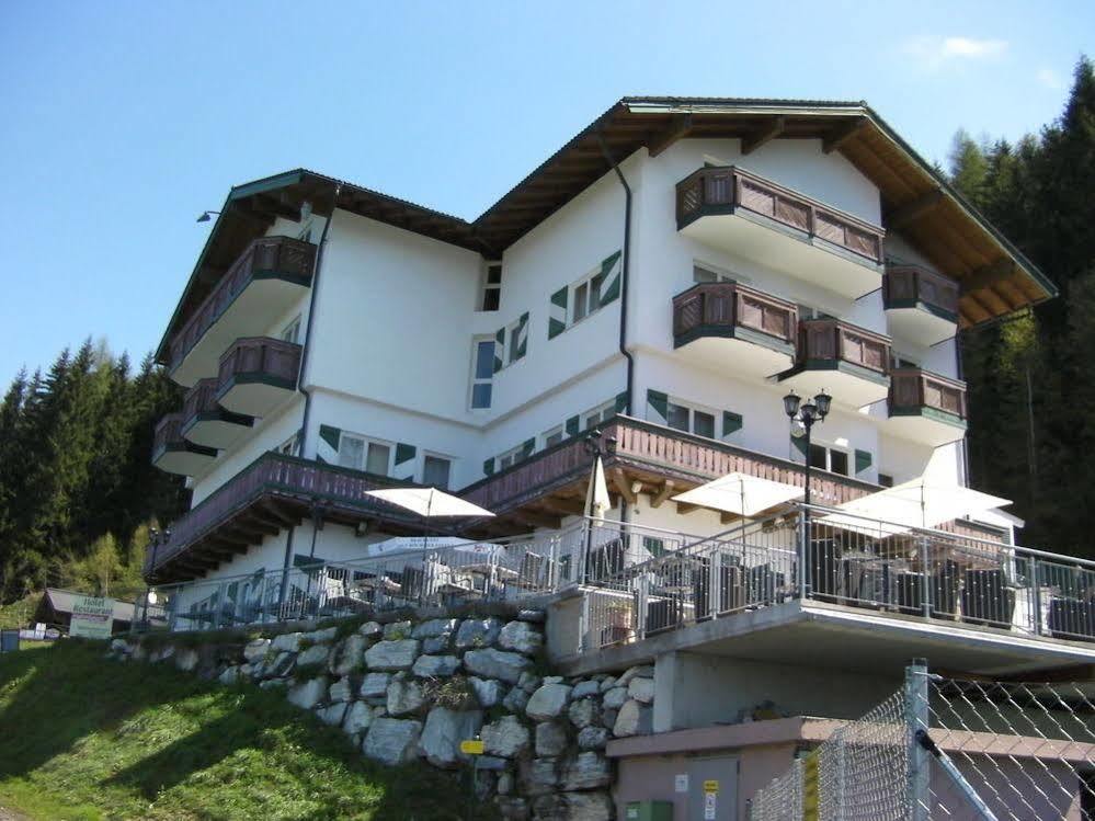 Hotel Hahnbaum Санкт-Йохан Экстерьер фото