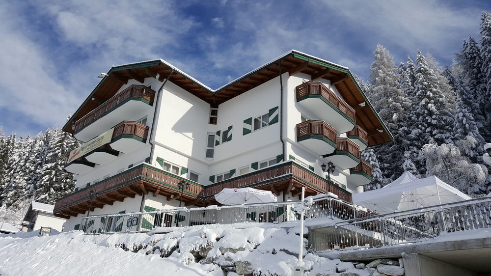 Hotel Hahnbaum Санкт-Йохан Экстерьер фото