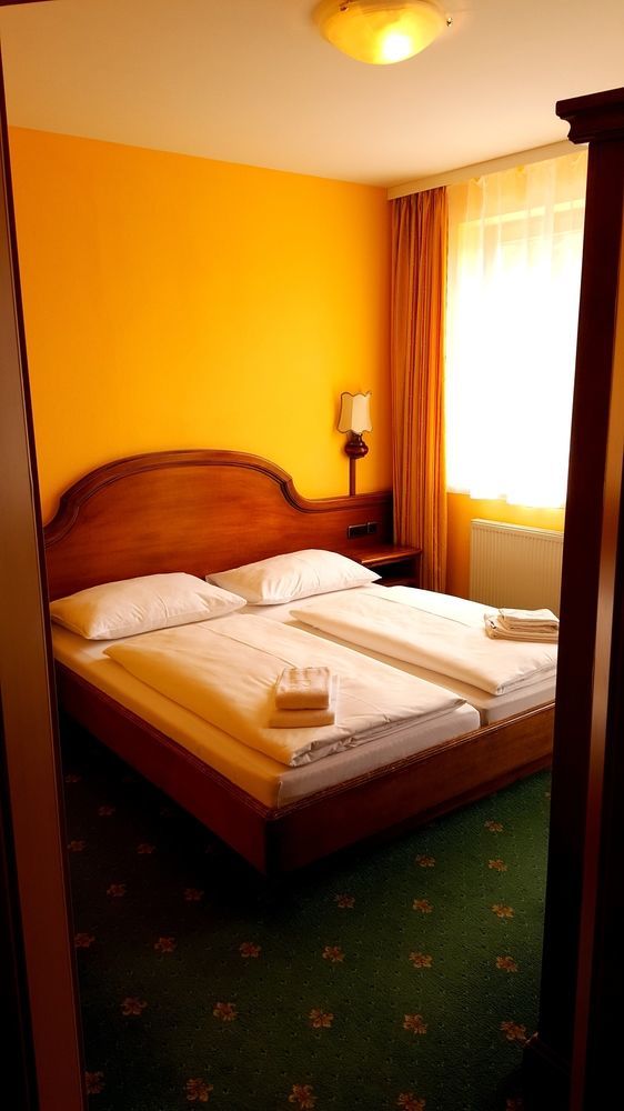 Hotel Hahnbaum Санкт-Йохан Экстерьер фото